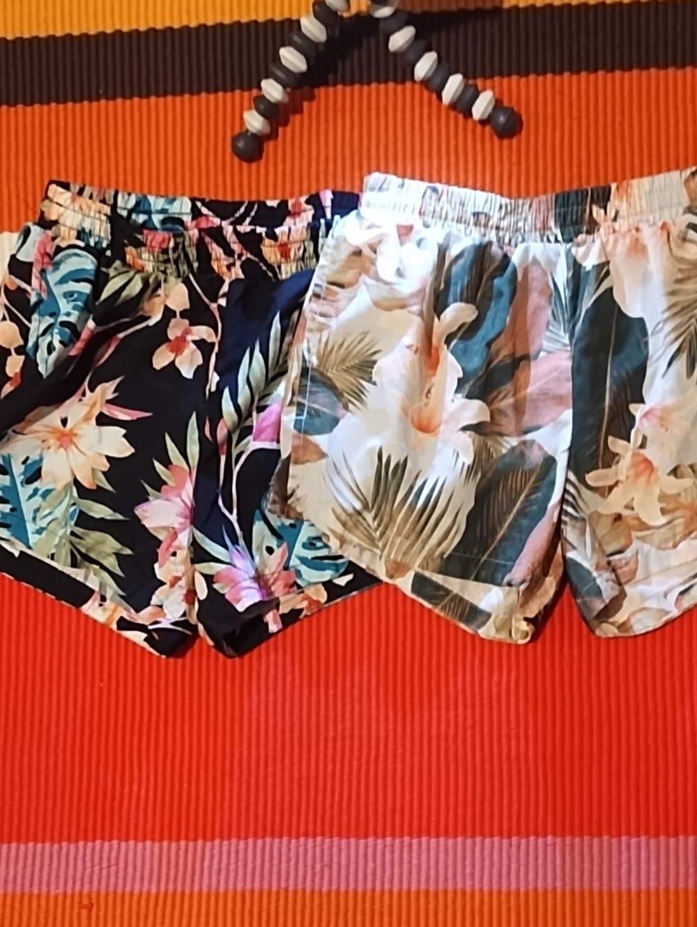 2 Pair Size Girl's XL VGC Old Navy Floral Athletic Shorts in Black & Cream.